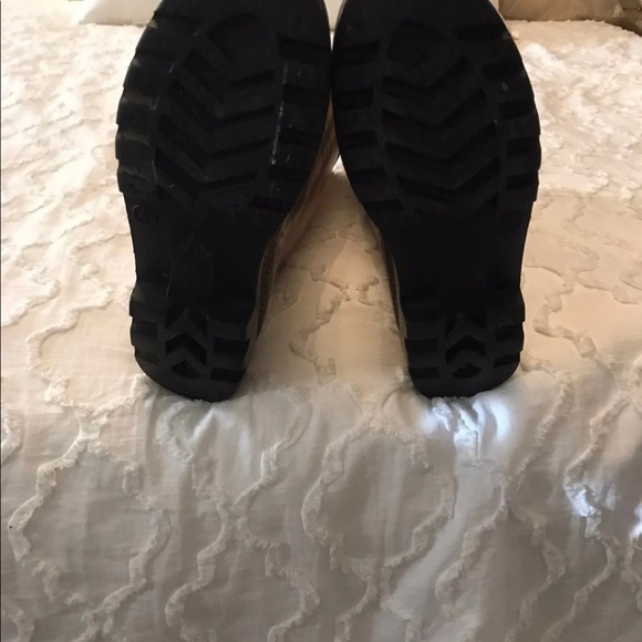 Burberry boots authentic - Picture 4 of 4